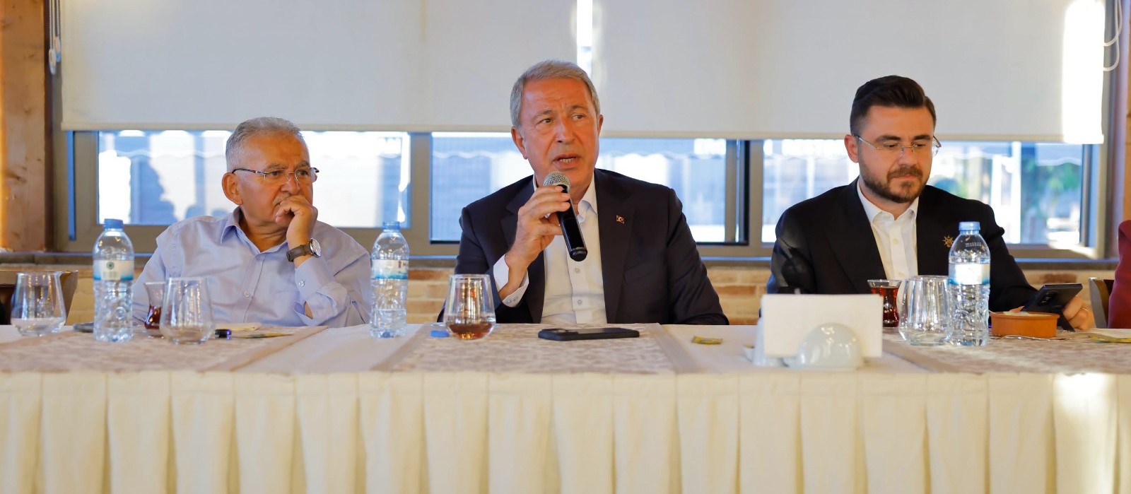 Başkan Büyükkılıç ve Akar, şehit aileleri, gaziler ve aileleri ile buluştu