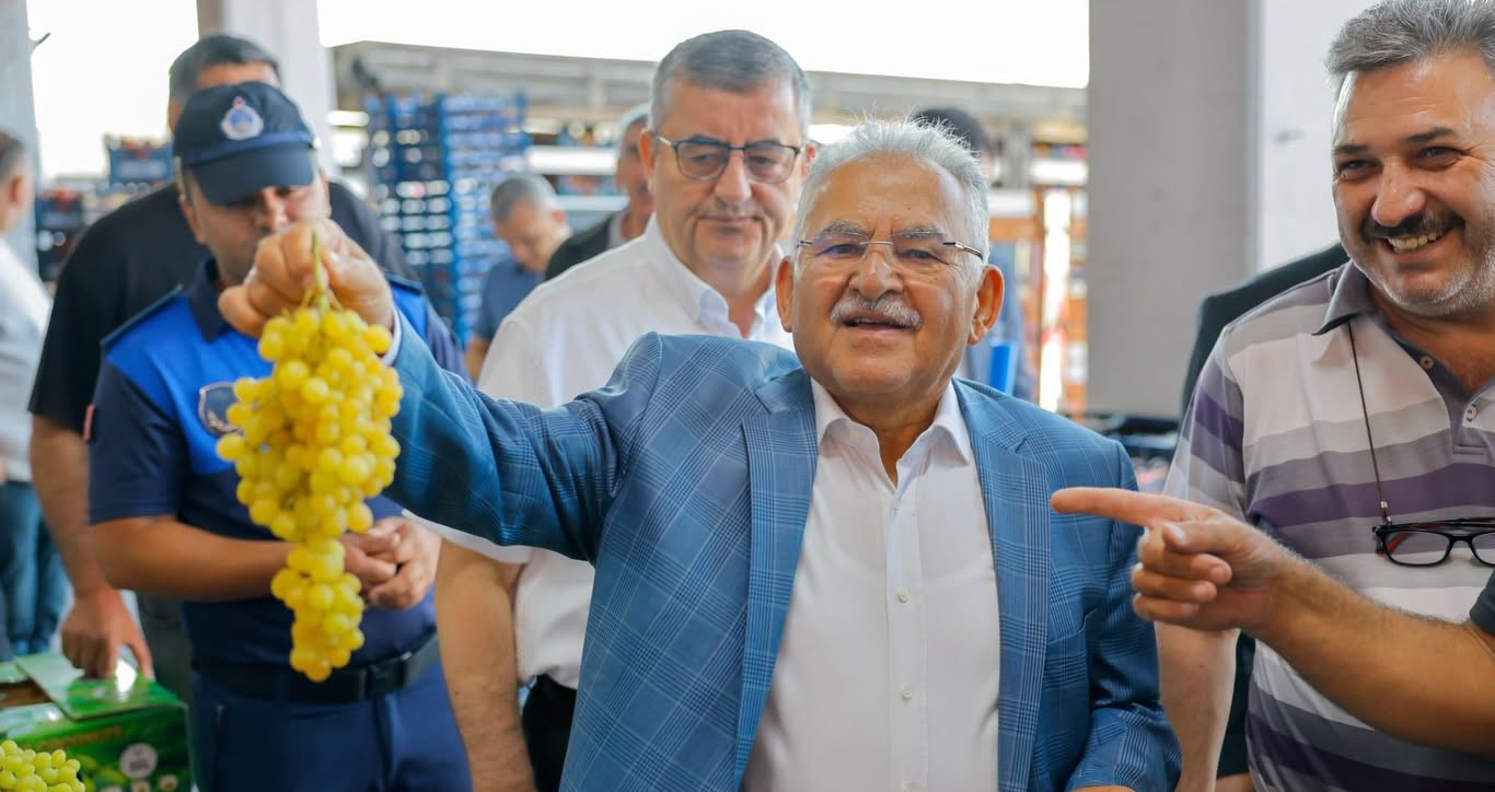Başkan Büyükkılıç, günün ilk ışıklarında hal esnafını ziyaret etti