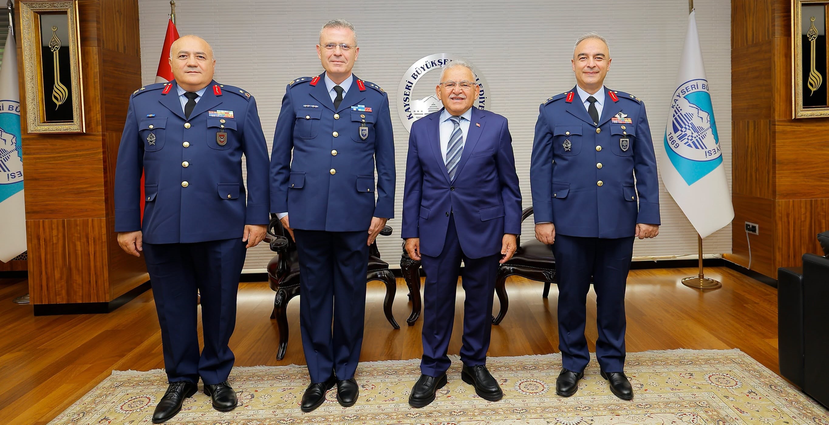 Başkan Büyükkılıç, Kayseri’nin yeni atanan komutanlarını ağırladı