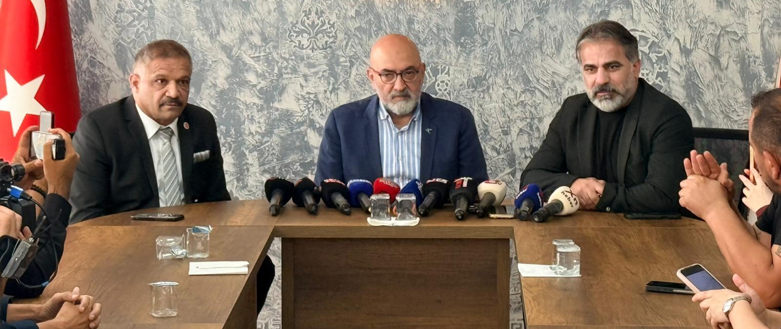 AKİB toplantısında tansiyon yükseldi