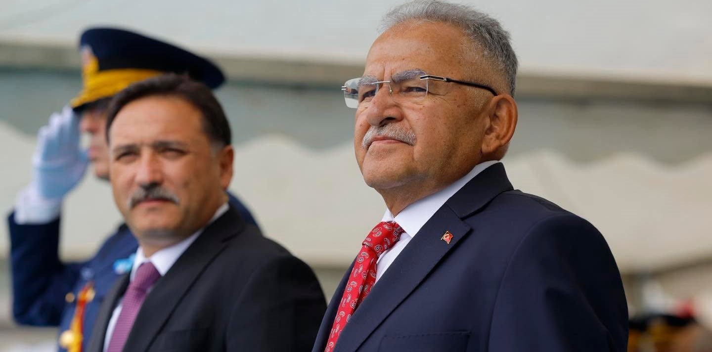 Başkan Büyükkılıç, Zafer Bayramı'nın 104. yılında Kayserililerle aynı coşkuyu paylaştı