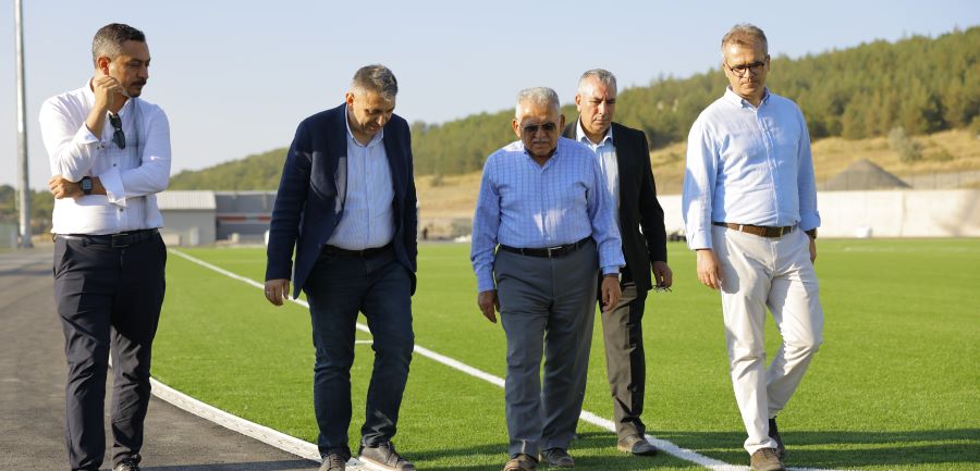 Atletizm pistini inceleyen Büyükkılıç “Kayseri’mize önemli bir tesisi kazandırmış olduk”