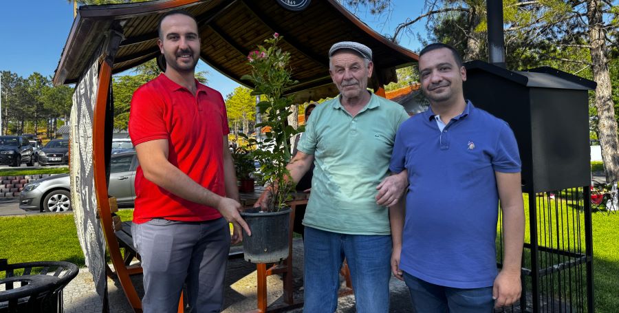 Kayseri Büyükşehir’den anlamlı sosyal deney: Çevreye duyarlı vatandaşlara gül jesti