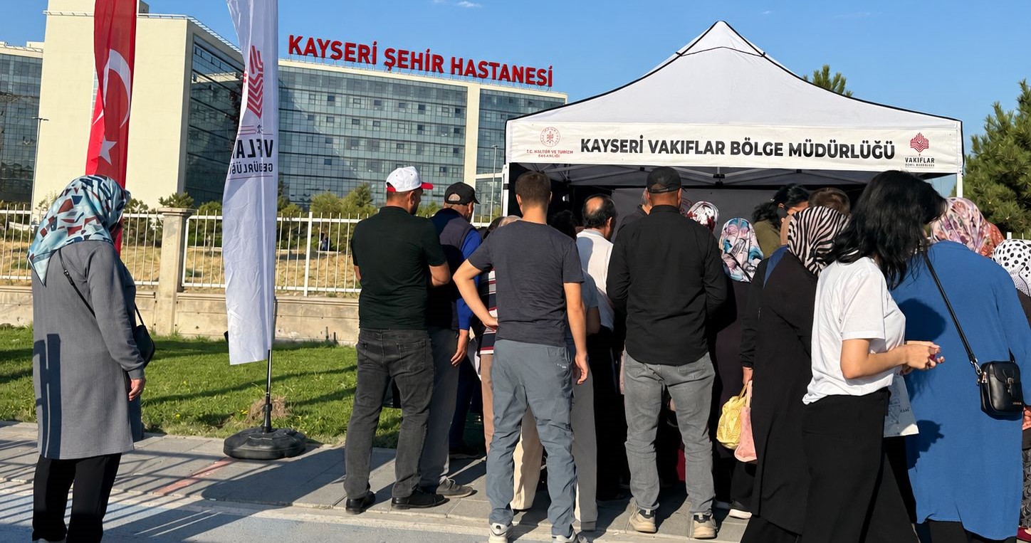 Ecdadın yüzyıllık vasıyeti Kayseri'de şifa bekleyenlere moral oldu: Hastanelerde asırlık ikram geleneği!