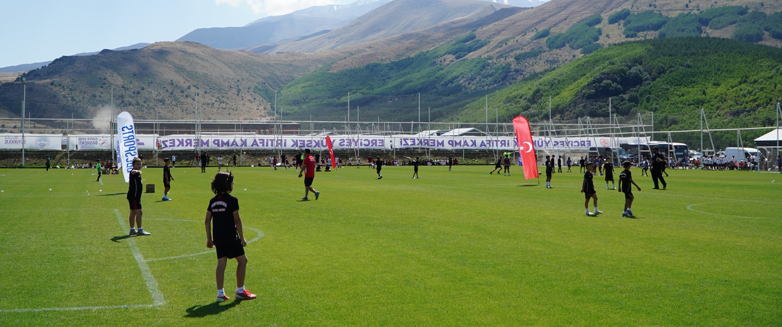 Erciyes’te geleceğin futbol Yıldızları sahne alıyor
