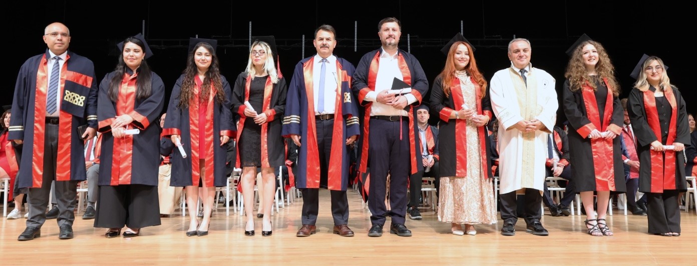 ERÜ’de lisansüstü mezuniyet sevinci yaşandı