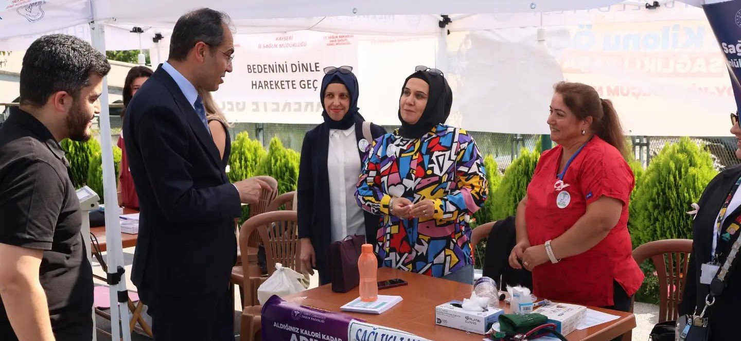 Halk Sağlığı Haftası’nda vatandaşlara sağlık bilgilendirmesi