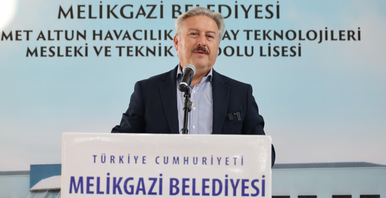 Başkan Palancıoğlu, Havacılık lisesinin yeni öğrencileri ve velileri ile bir araya geldi