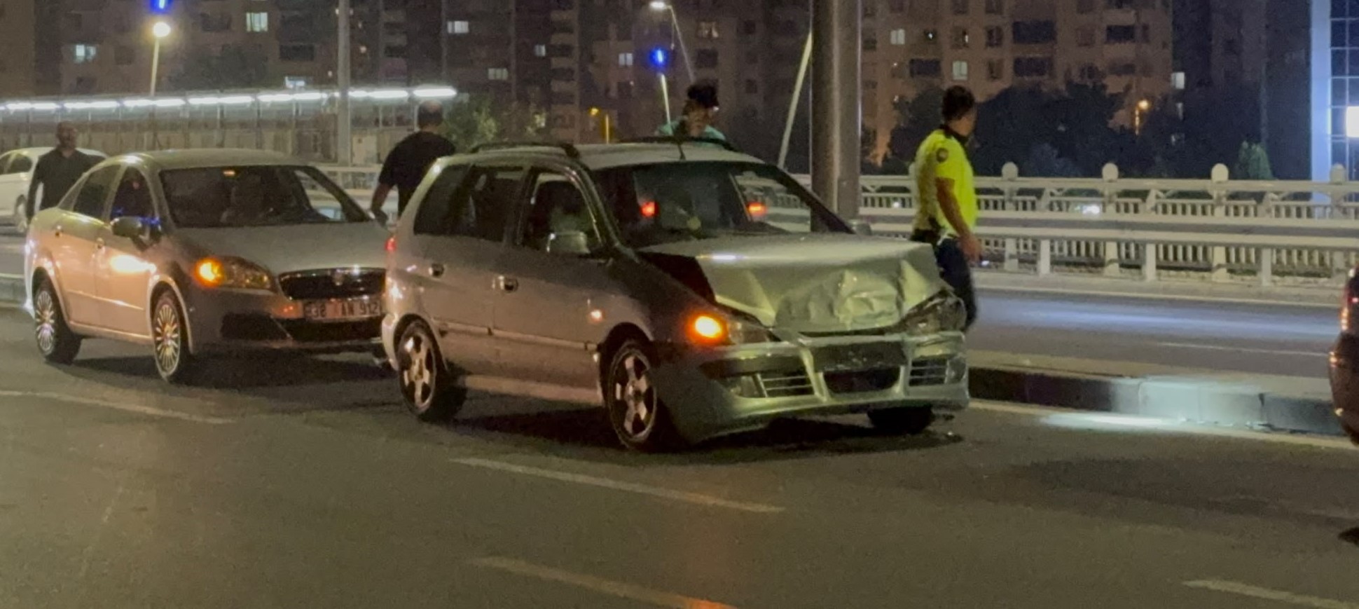 4 Aracın karıştığı zincirleme kazada 2 yaralı