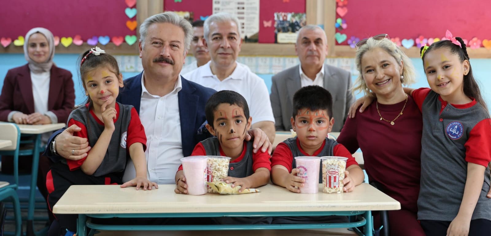 Başkan Palancıoğlu öğrencilerin okul heyecanını paylaştı