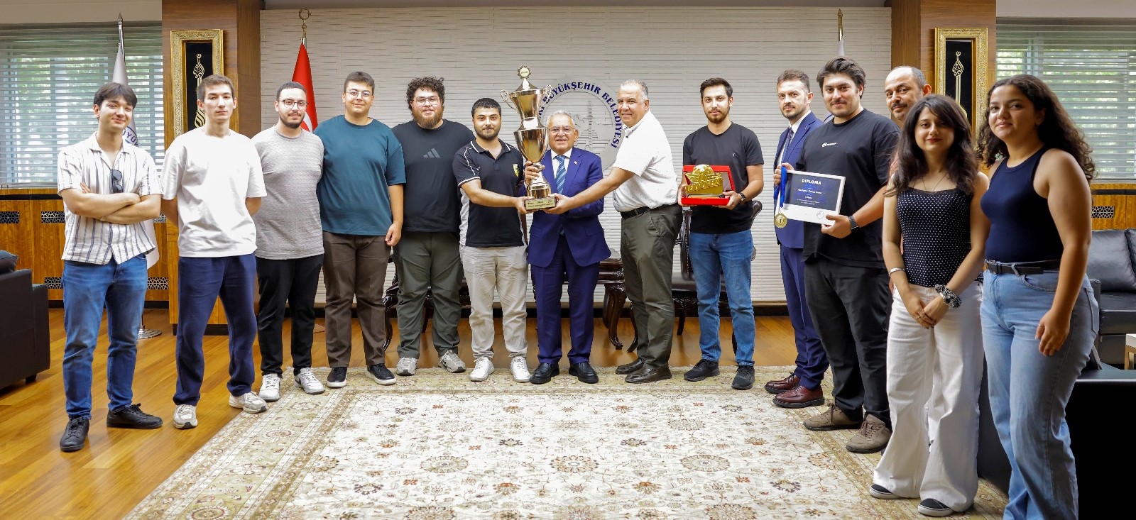 Başkan Büyükkılıç, şampiyon TEKNOFEST gençlerini ağırladı