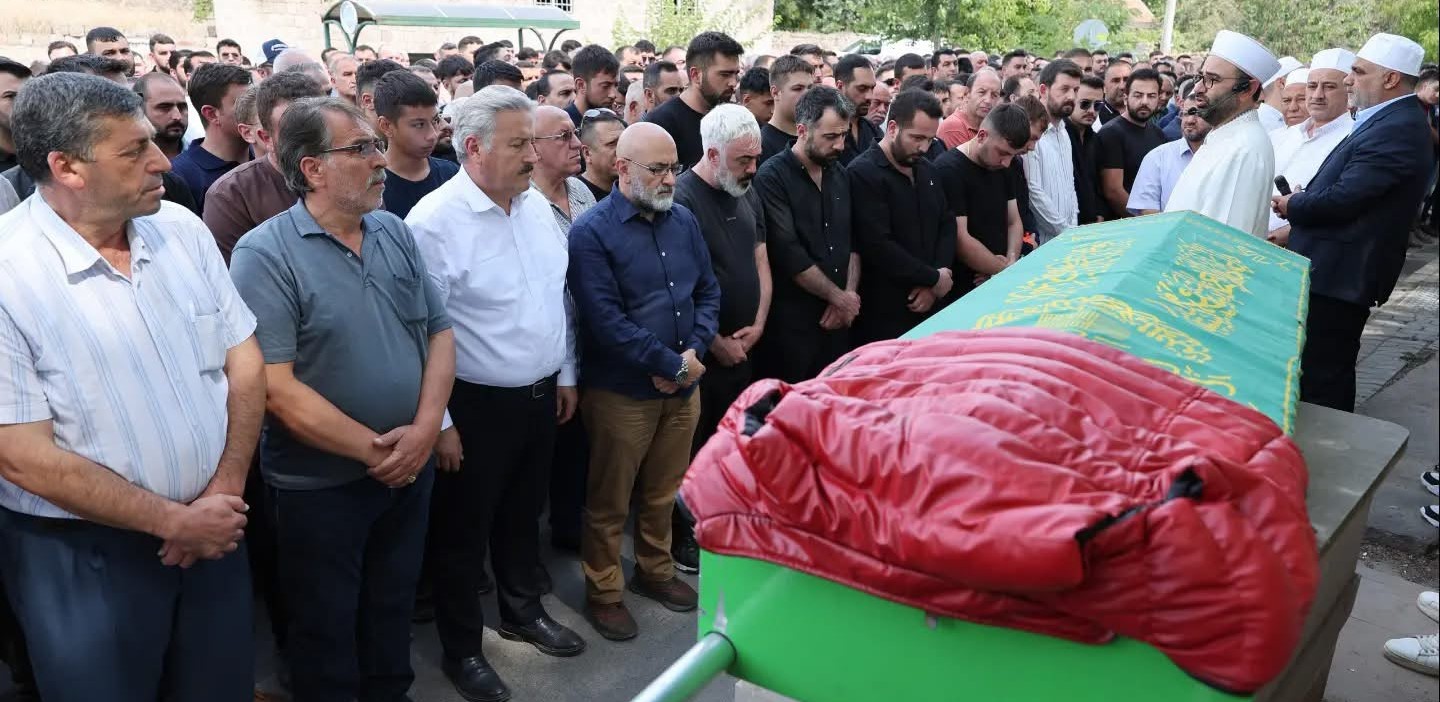 Kazada babasının ardından hayatını kaybeden hacı Ali, toprağa verildi