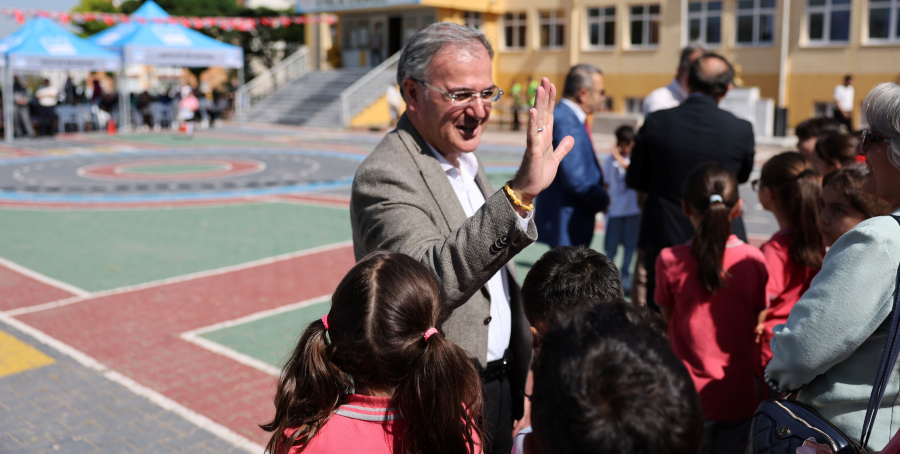 Başkan Özdoğan, öğrencilerin yeni dönem heyecanına ortak oldu