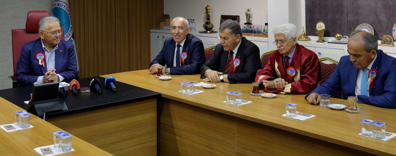 Yılın ahilerinden ve ahilik kutlama heyeti’nden başkan Büyükkılıç’a ziyaret