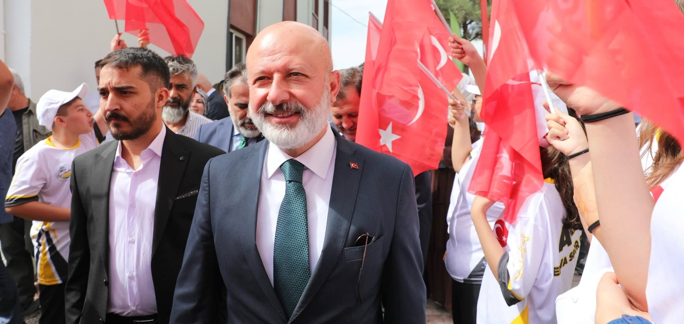 Başkan Çolakbayrakdar: “Gençlerimiz, büyük ve güçlü Türkiye’nin yapı taşıdır”