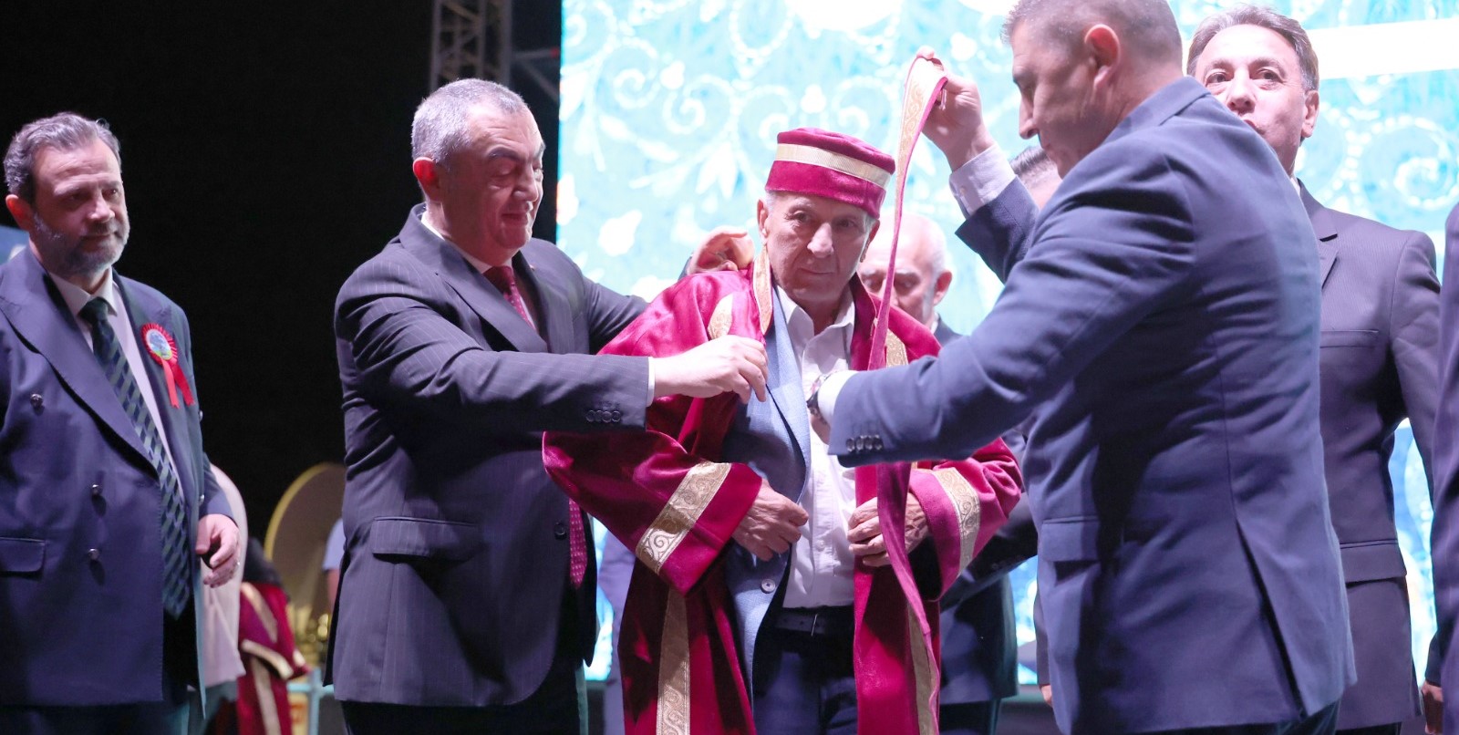 KAYSO’nun yılın ahisi Mustafa suat köylüoğlu kaftan giydi