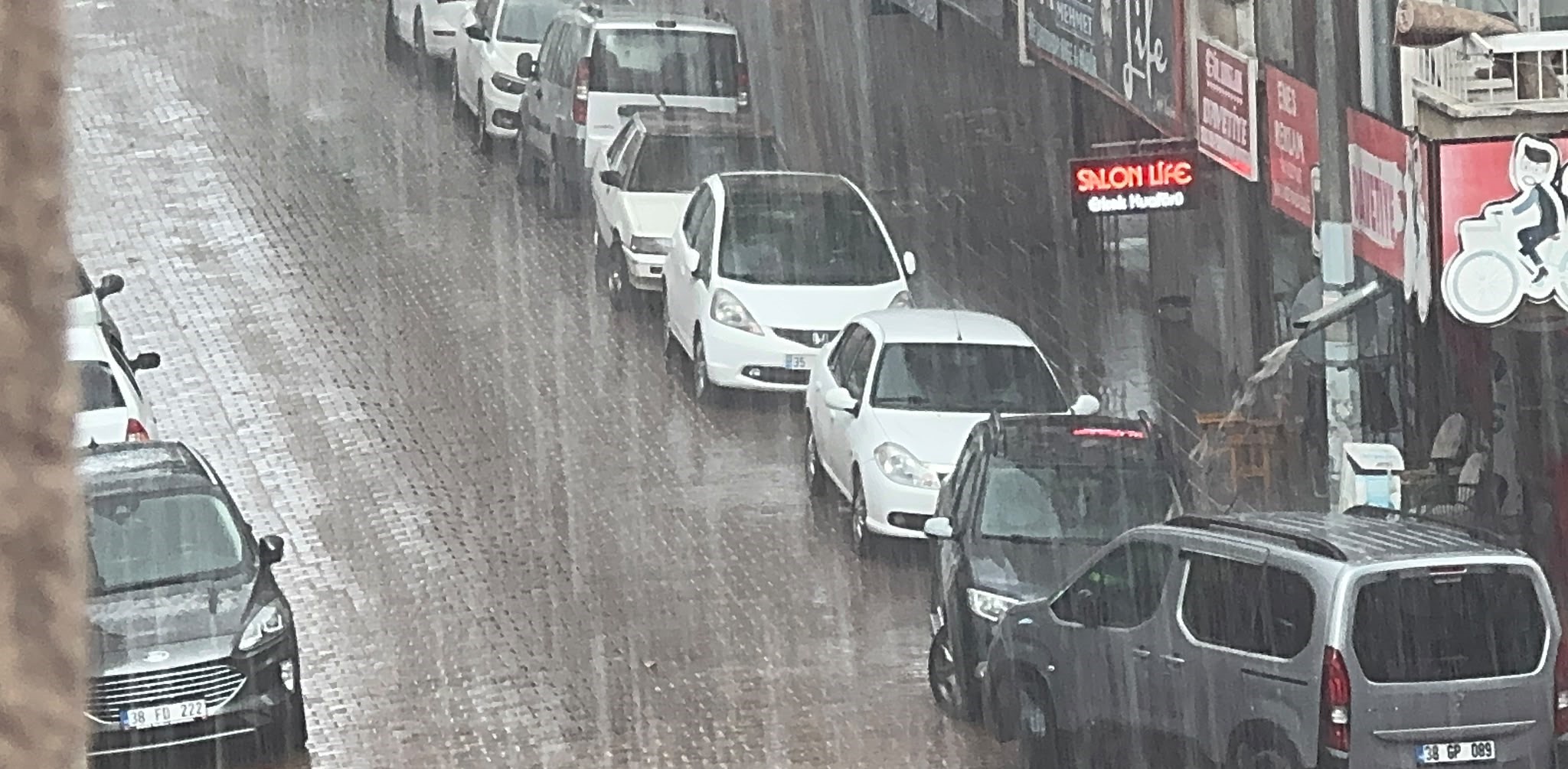 Kayseri’de sağanak yağış etkili oldu