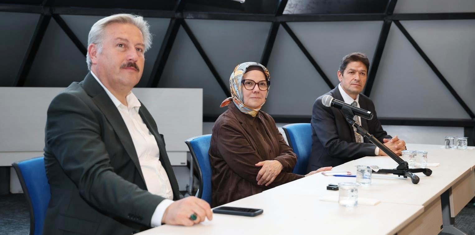 Milletvekili Ayşe Böhürler Havacılık Lisesi öğrencilerine tecrübelerini aktardı