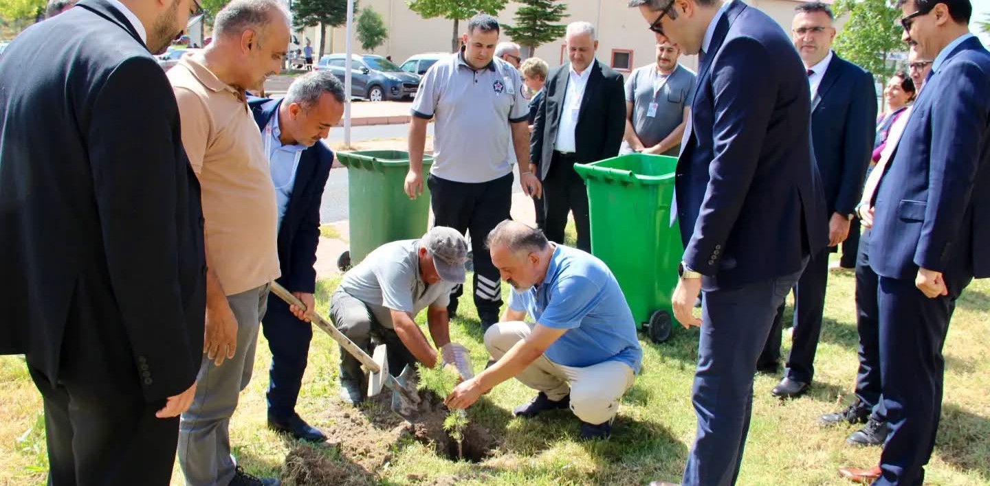 Erkilet Kadın Doğum ve Çocuk Kliniği’nde fidanlar toprakla buluştu