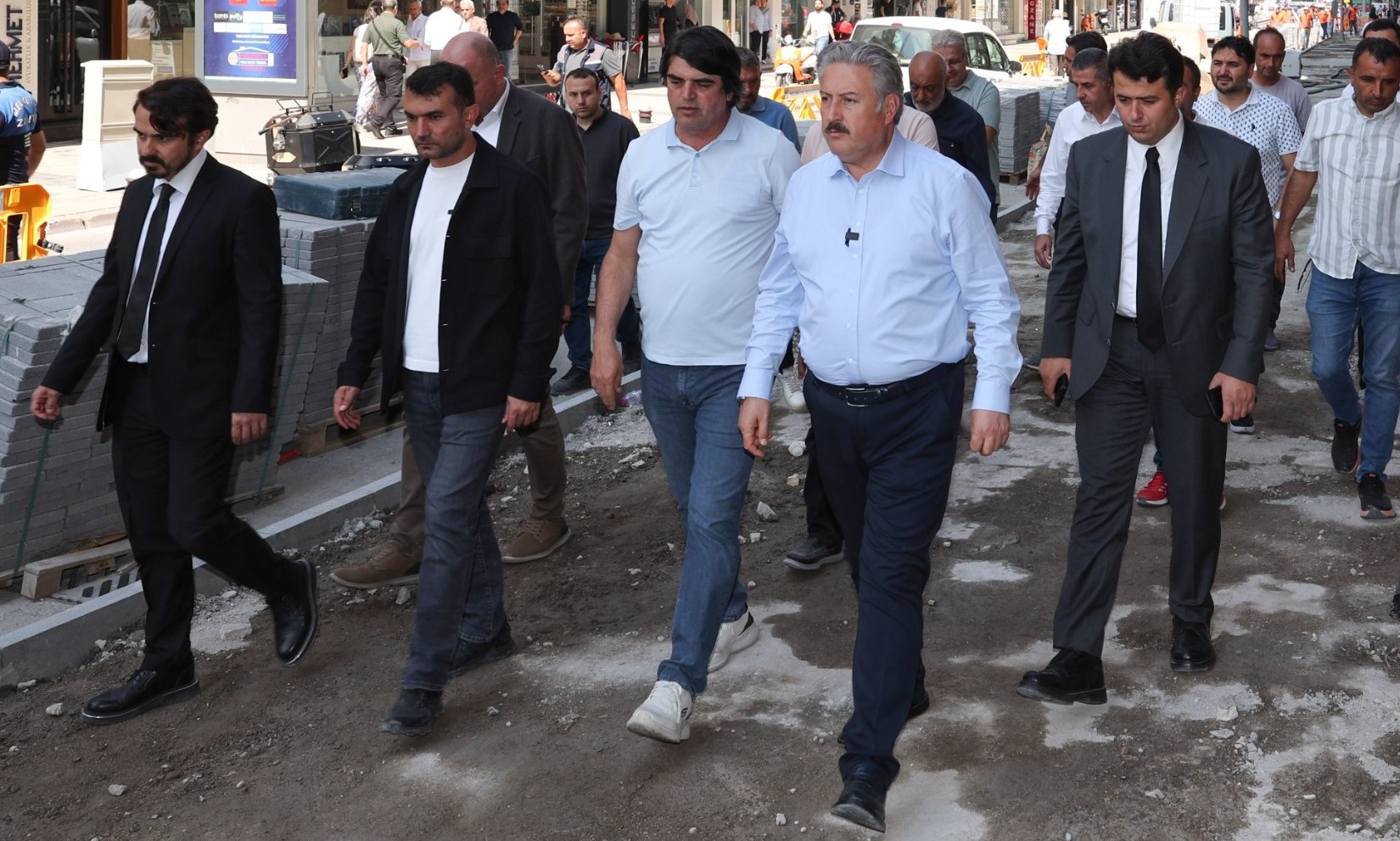 Melikgazi belediyesi şehrin merkezine estetik katmaya devam ediyor