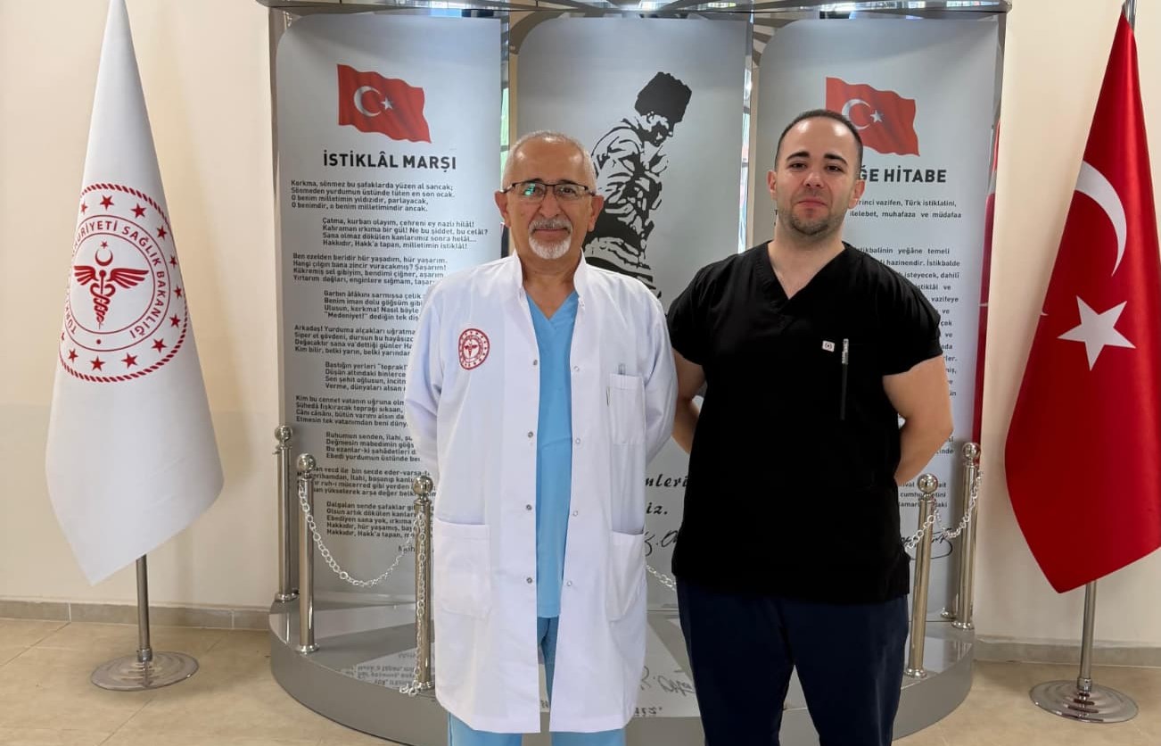 Babalarının görev yaptığı hastanede hekim olarak göreve başladılar
