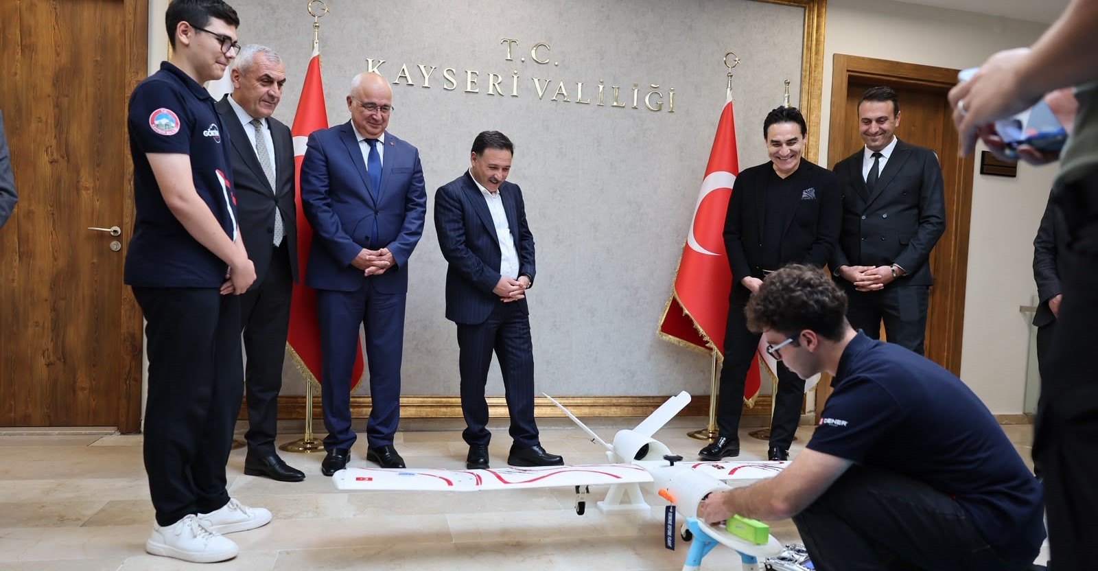 Vali Çiçek, GÖKTİM KartalAir Takımı Dünya Şampiyonlarını Kabul Etti
