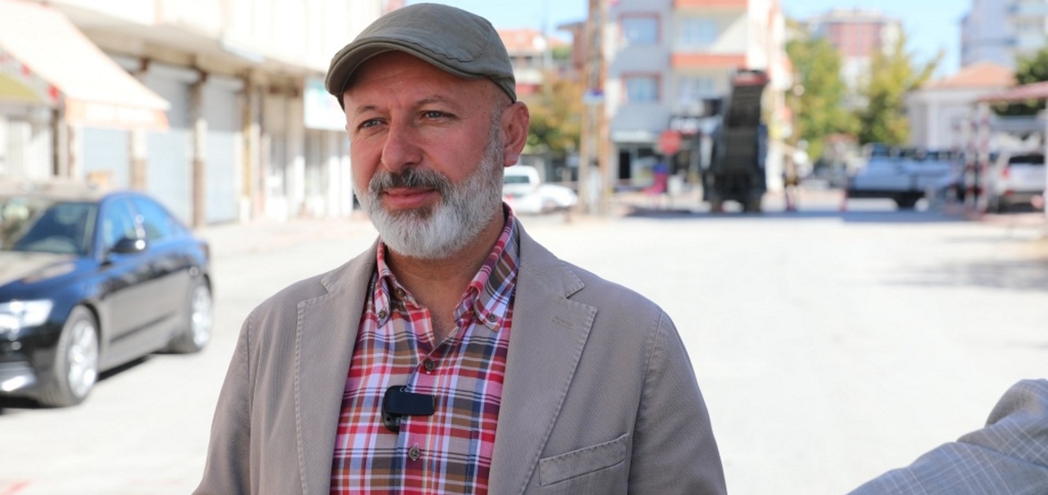 Kayseri’de ilk ve tek olan asfalt freze aracı ile asfalt kazılıyor