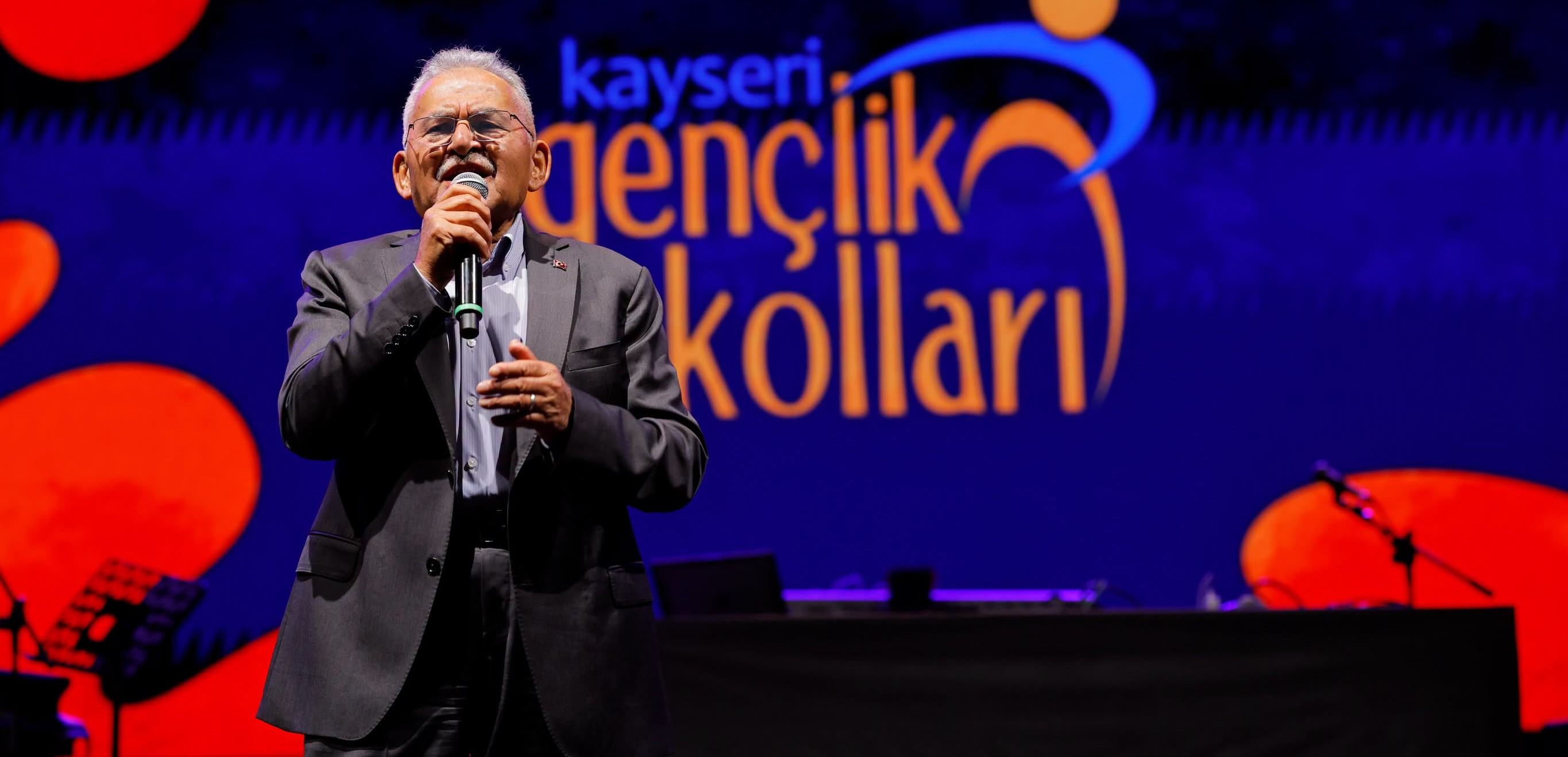 Başkan Büyükkılıç, gençlerle buluştu: “Biz sizler için varız”