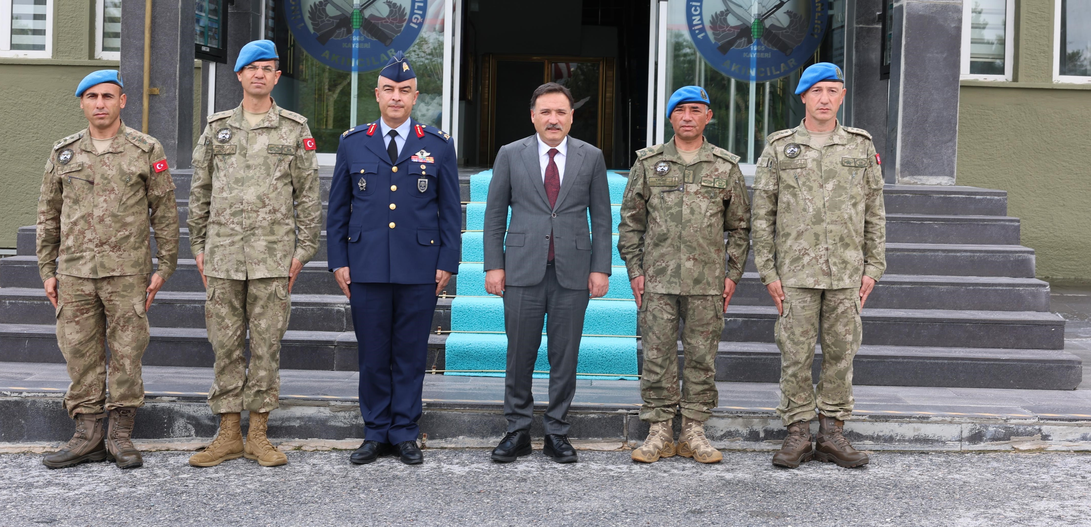 Vali Çiçek’ten komutanlara hayırlı olsun ziyareti