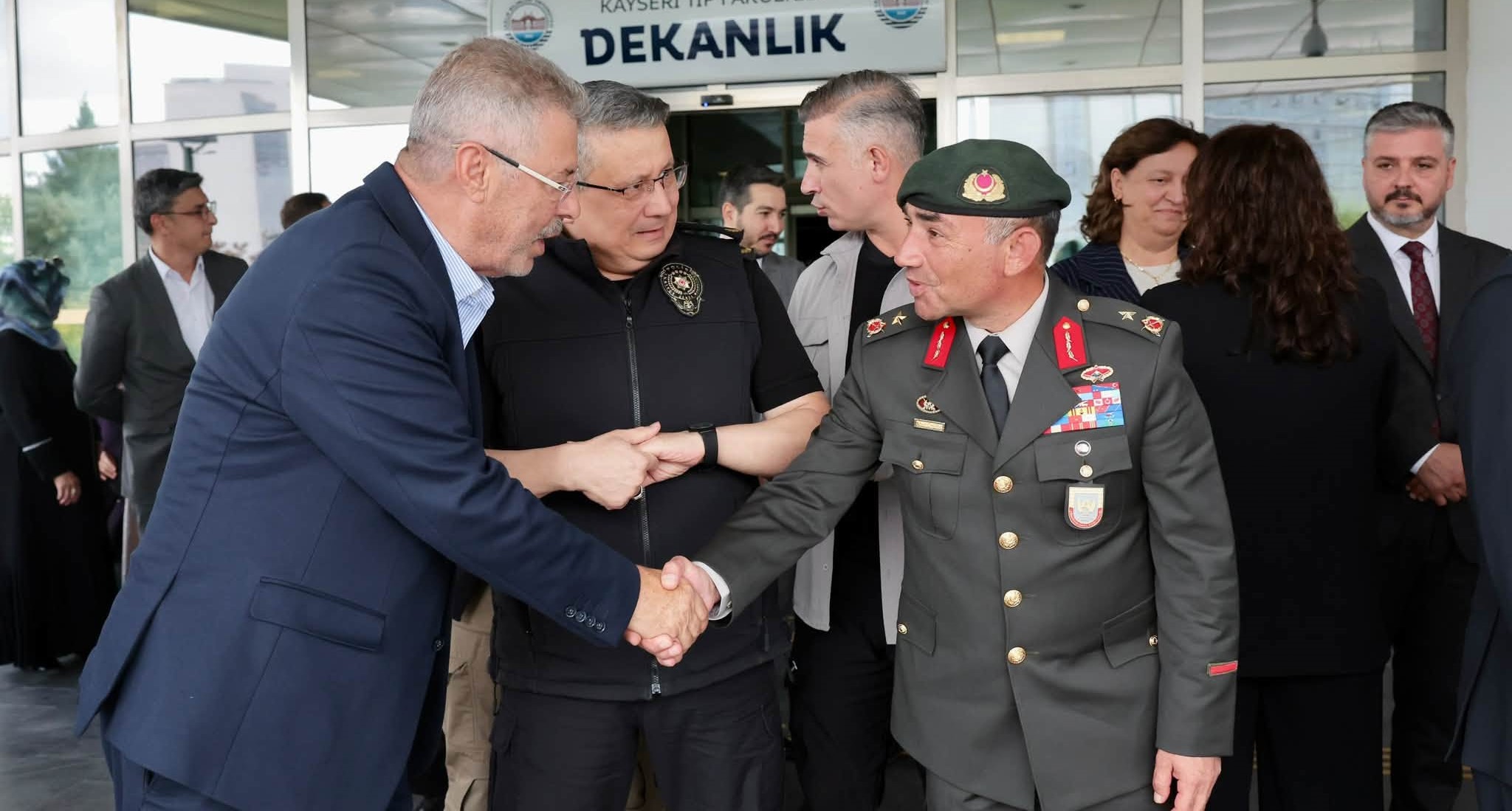 Kayseri Şehir Hastanesi’ne Halk Kütüphanesi Açıldı
