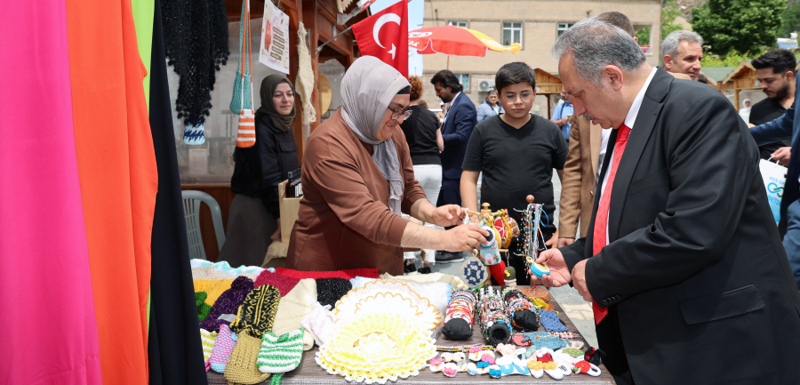 Bu pazar maharetli Eller var