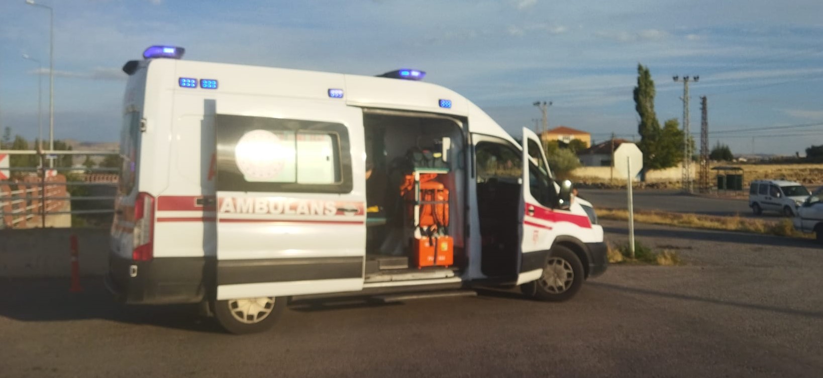 İşçi servisi ile hafif ticari araç çarpıştı: 2 yaralı