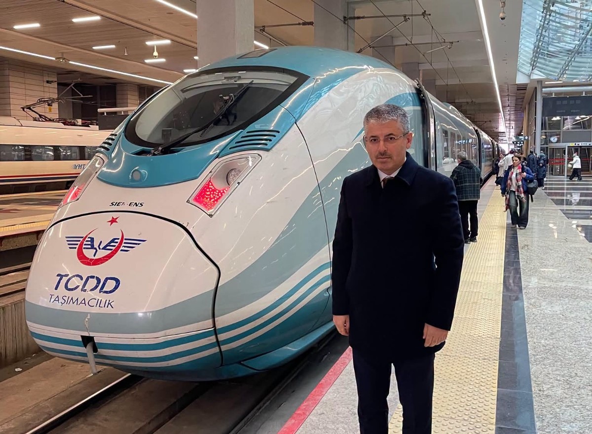 Çopuroğlu’ndan hızlı tren paylaşımı: Geliyor, gelmekte olan