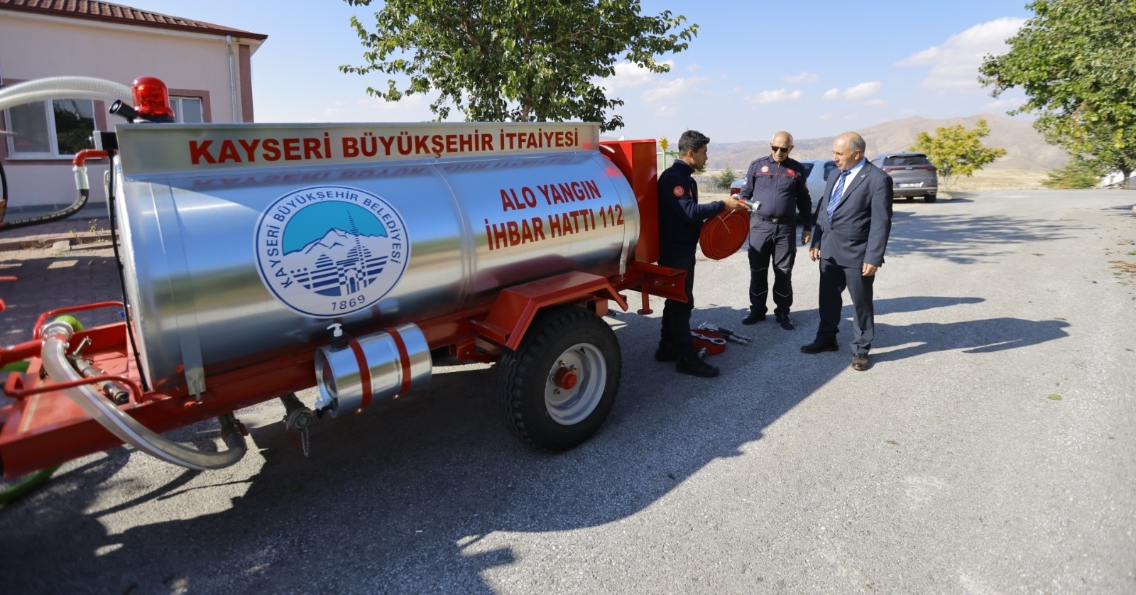 Büyükşehir’den kırsal mahallelere traktör arkası yangın söndürme aracı