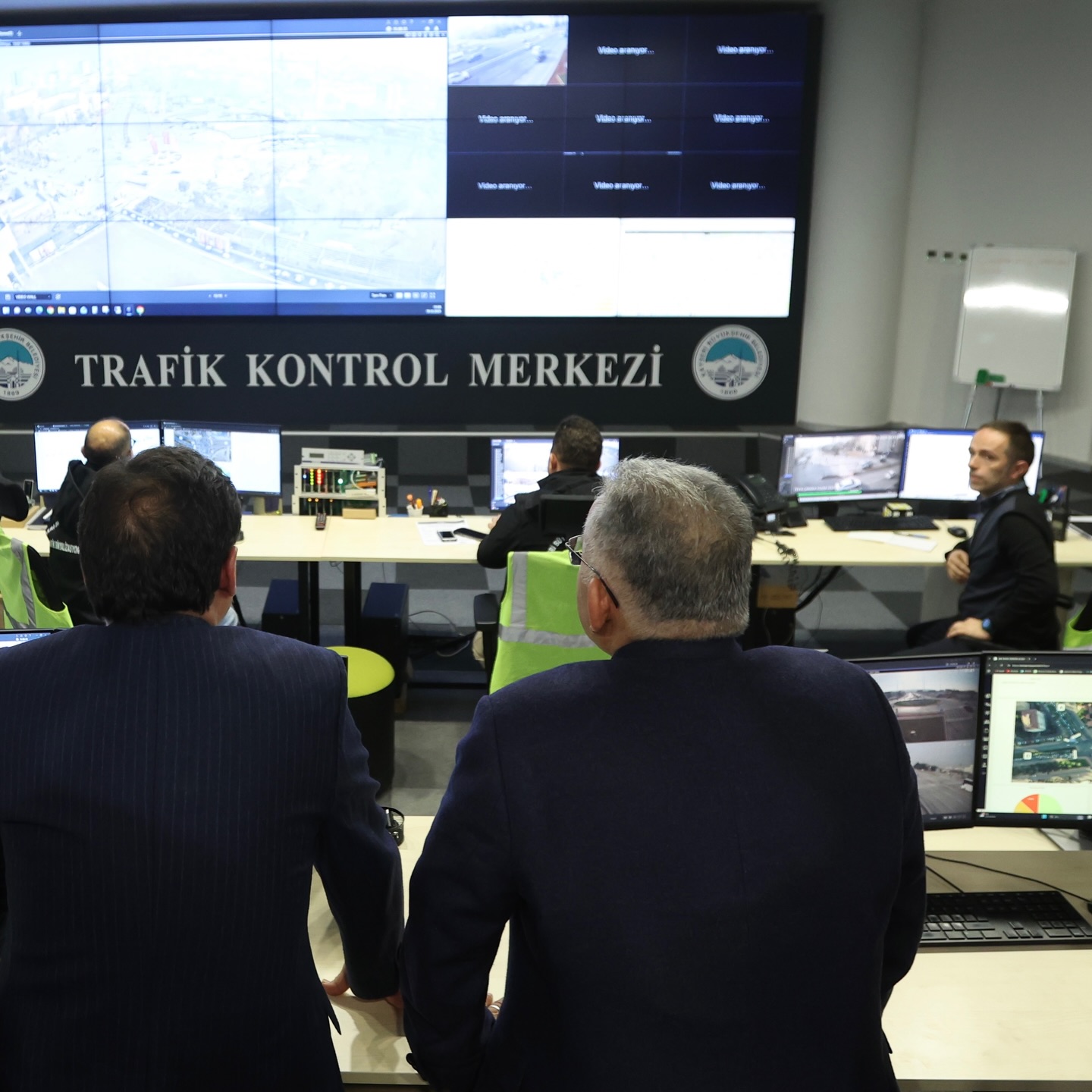 VALİ ÇİÇEK VE BAŞKAN BÜYÜKKILIÇ, TRAFİK KONTROL MERKEZİ’NDE - Görsel 1