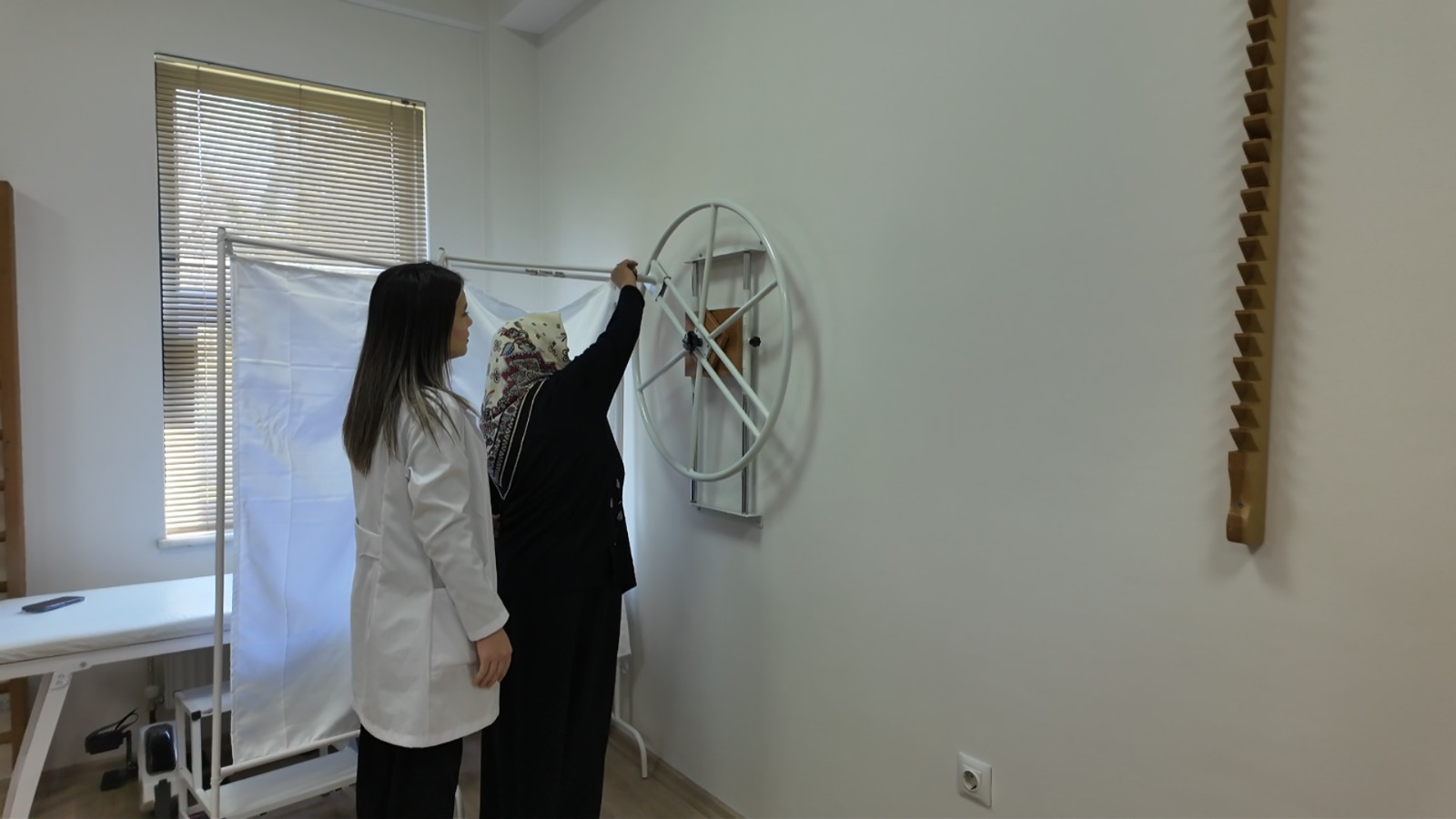 BÜYÜKŞEHİR’İN YAŞLI YAŞAM VE DAYANIŞMA MERKEZİ, ULU ÇINARLARA İKİNCİ BAHARLARINI YAŞATIYOR - Görsel 1