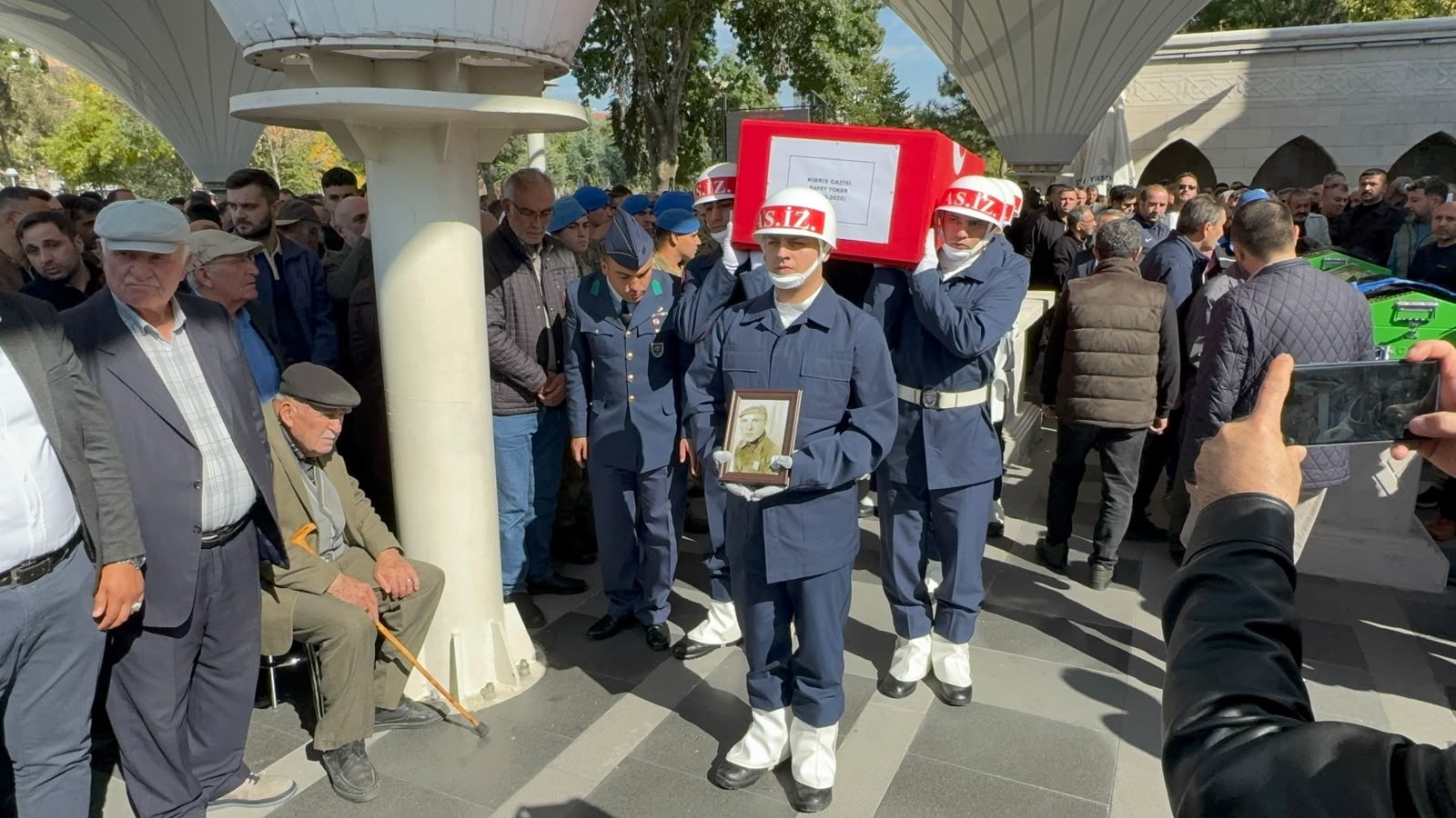 Kayseri'de Kıbrıs gazisi Rafet Toker son yolculuğuna uğurlandı