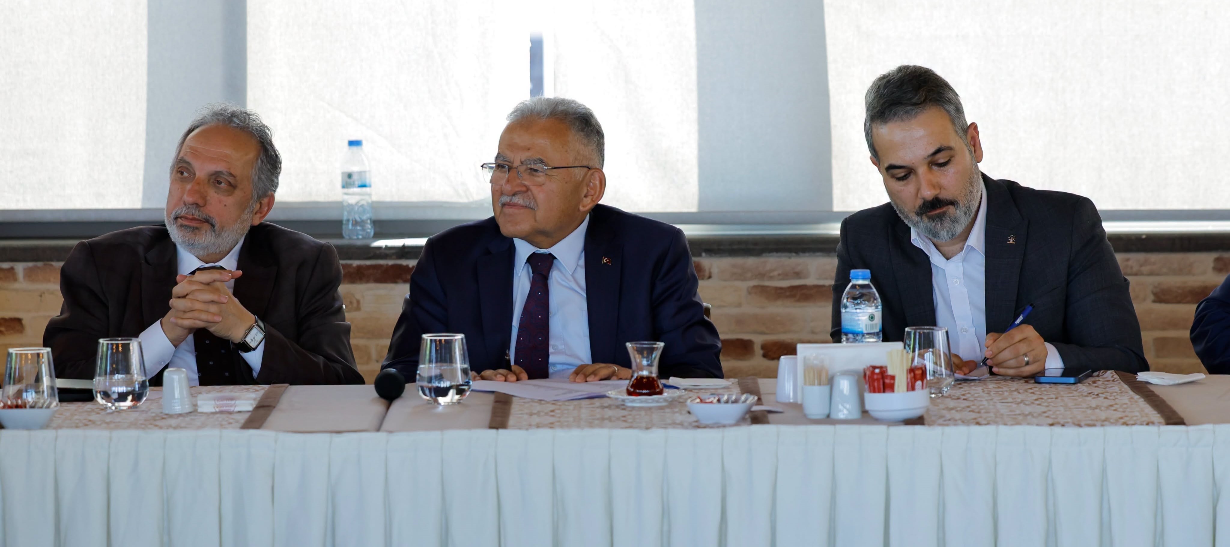 Başkan Büyükkılıç, Talas ve Hacılar’da Muhtarlarla İstişare Toplantıları Gerçekleştirdi