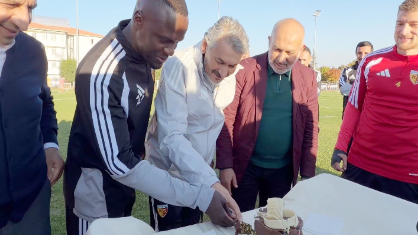 KAYSERİSPOR BAŞKANI ÇAMLI; KENDİSİ GİNELİ OLMASINA RAĞMEN BİZİM İÇİN YİĞİT BİR TÜRK’TÜR