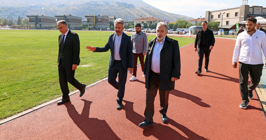 TALAS YAMAÇ PARAŞÜTÜ İNİŞ ALANINA GÖZ KAMAŞTIRAN TARTAN PİST