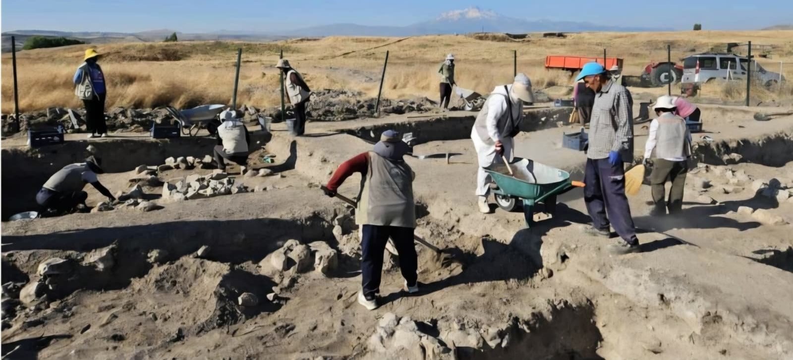 Kültepe’de 78 yıllık kazı tarihinde ilk kez mozaik döşemeli yapı bulundu