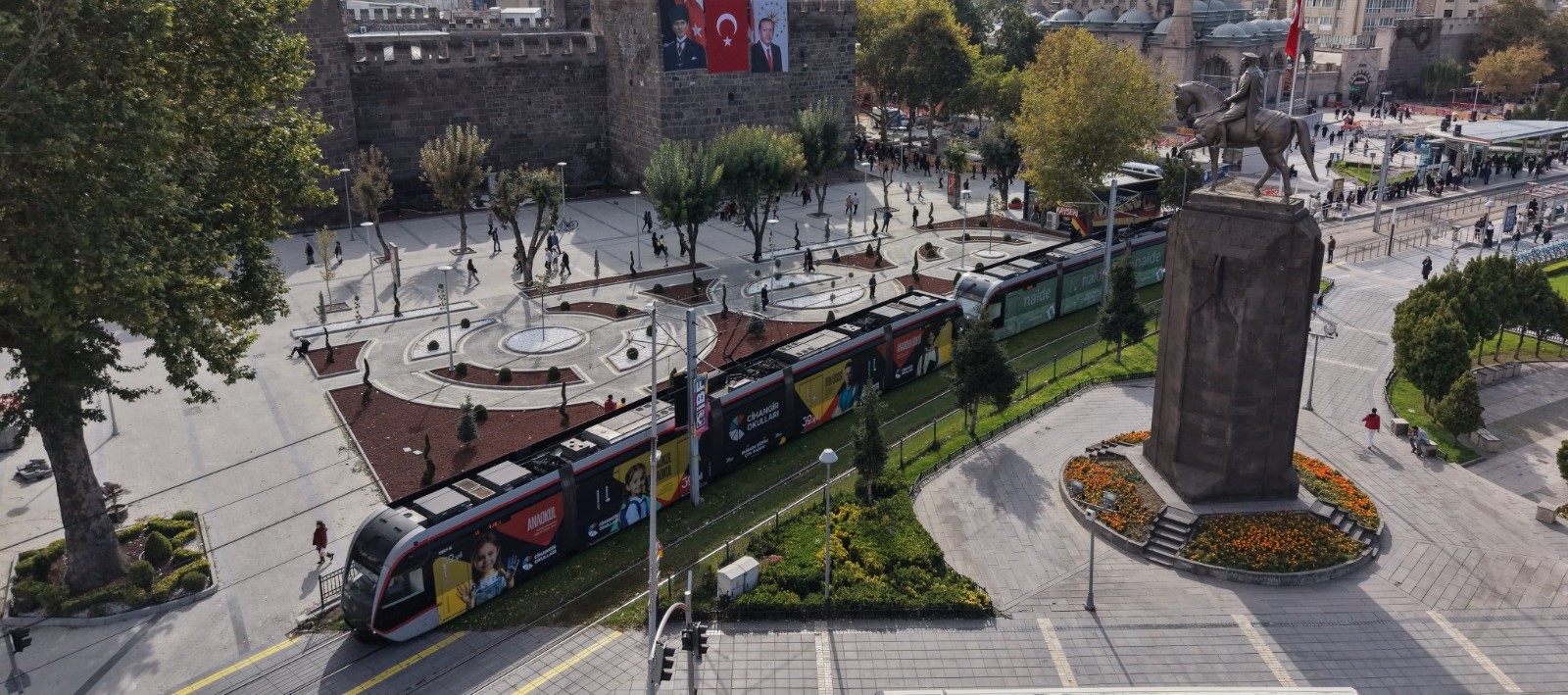 Cumhuriyet Meydanı’nda kapsamlı dönüşüm yaşanıyor