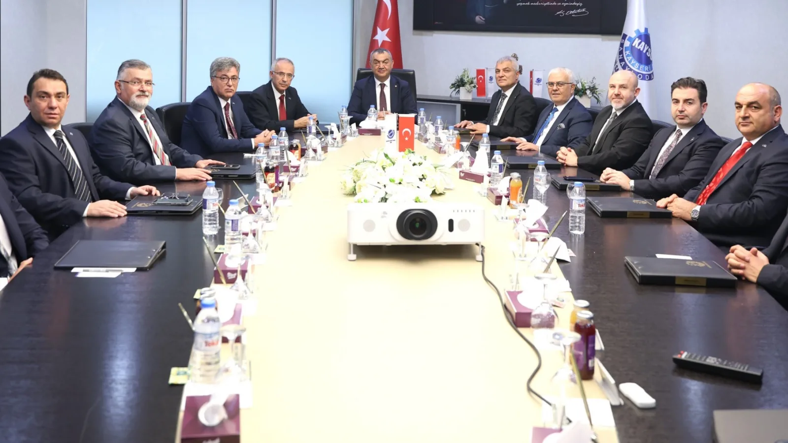 Kayseri Sanayi Odası (KAYSO) Yönetim Kurulu, organ seçimlerinin ardından ilk toplantısını gerçekleştirerek yeni dönemin görev dağılımını belirledi.