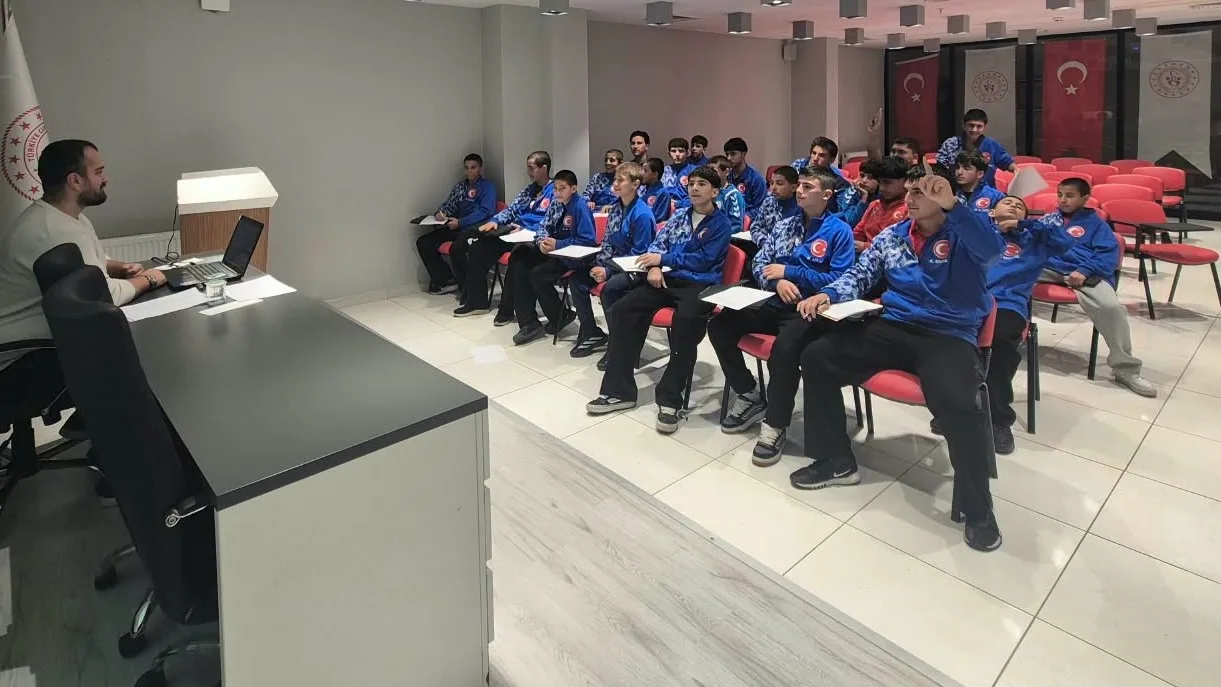 Kayseri’de güreş sporcularına zihinsel performans semineri