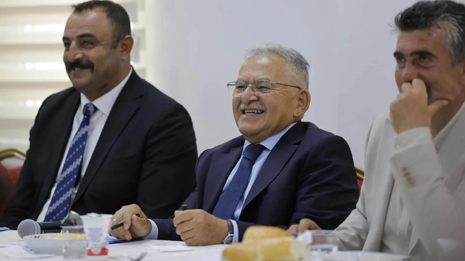 Başkan Büyükkılıç, Sarıoğlan’da mahalle muhtarları ile buluştu